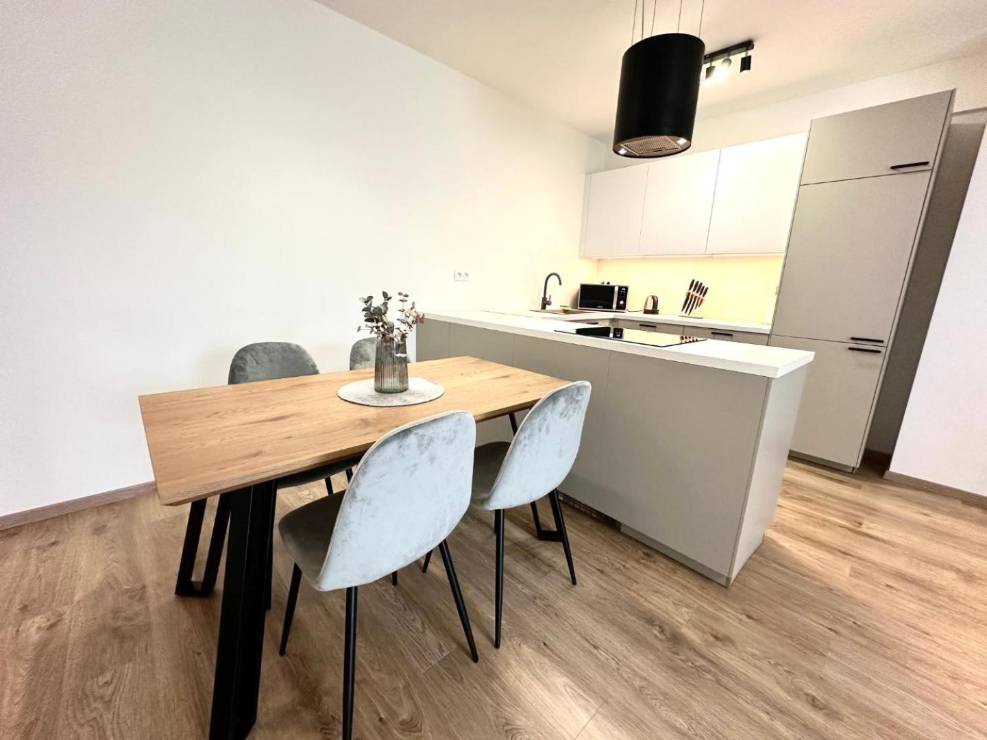 2 Room Apartment, New Building, Balcony, 208 Rovinka Εξωτερικό φωτογραφία